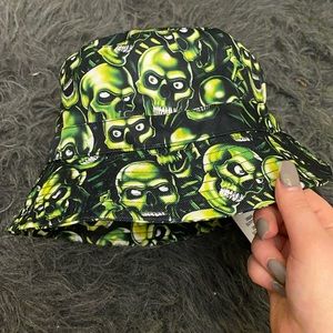 URBAN OUTFITTERS SKULL BUCKET HAT *new with tags*